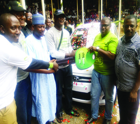 Student wins car at Etisalat Cliqfest