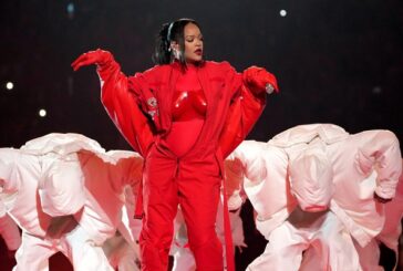 Super Bowl: Rihanna Performs Hits With ‘Baby Bump’