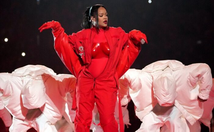 Super Bowl: Rihanna Performs Hits With ‘Baby Bump’