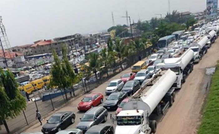 Sallah: FG Suspends Work On Lagos-Ibadan Expressway To Reduce Gridlock