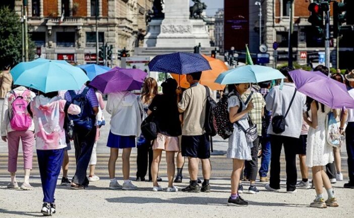 Heatwave Threatens Lives In U.S., Europe