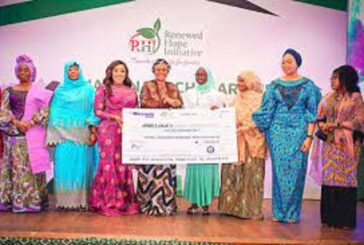 Remi Tinubu Launches Scholarship For 46 Tertiary Students