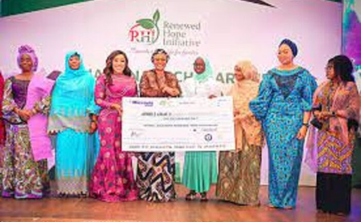 Remi Tinubu Launches Scholarship For 46 Tertiary Students