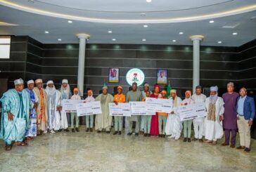 Kwara Gov Fulfills Promise, Presents N6m Cheques To School Debate Champions.