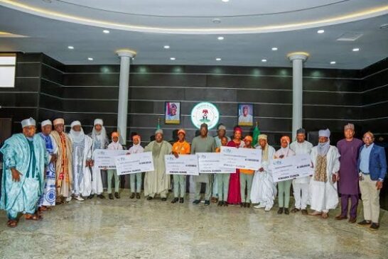 Kwara Gov Fulfills Promise, Presents N6m Cheques To School Debate Champions.