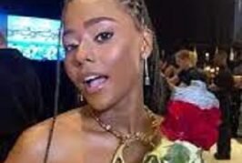Tyla’s Sister Sydney Accepts Her SA Style Award For Best Stylish Performing Artist: “What The Heck”