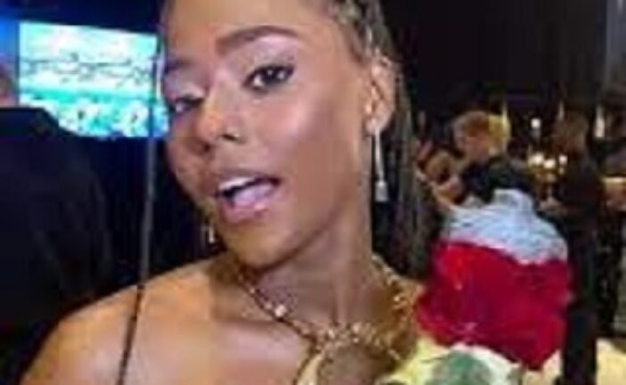 Tyla’s Sister Sydney Accepts Her SA Style Award For Best Stylish Performing Artist: “What The Heck”
