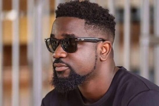‘They’re Amazing Artists’ – Sarkodie Denies Feud With Wizkid, Davido, Burna Boy
