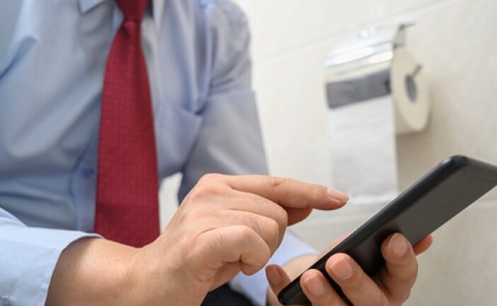 Here’s Why You Should Never Take Your Phone To The Toilet