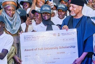 Kwara Central Senator Unveils 200 University Scholarship Beneficiaries