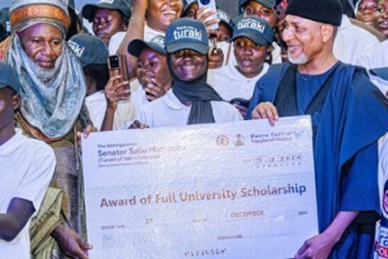 Kwara Central Senator Unveils 200 University Scholarship Beneficiaries