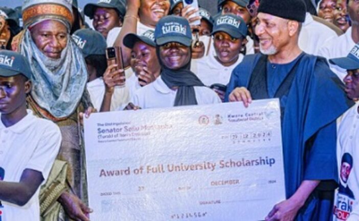 Kwara Central Senator Unveils 200 University Scholarship Beneficiaries
