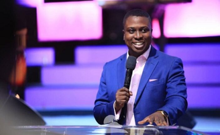 100 Students Get Scholarship