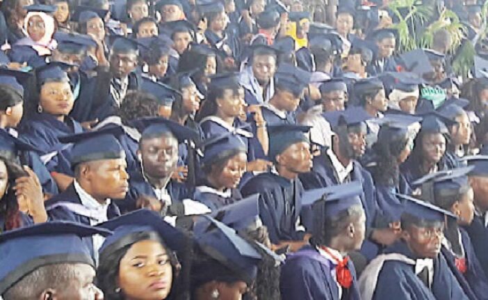 Topdeal College Celebrates 2024 Outstanding Graduates