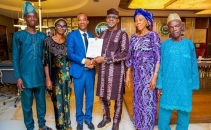Ogun Govt Rewards Math Teacher With N5m, House For Global Teacher Prize Feat