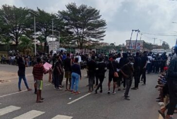 UI Medical Students Protest Disconnection By IBEDC, Shut Down UCH Gate