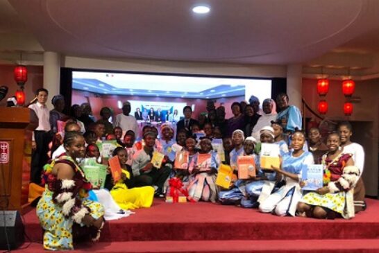 Chinese Embassy Donates 15 Sets Of Language Materials To Nigerian Schools