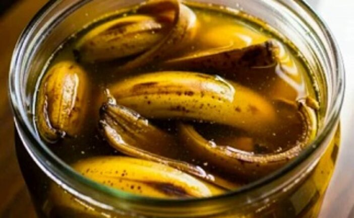 Banana Peel With Vinegar: Why This Mix Is Recommended And What It’s Used For
