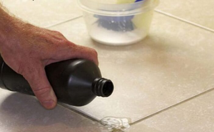How To Clean Your Entire Bathroom With Hydrogen Peroxide, From Tub To Tile