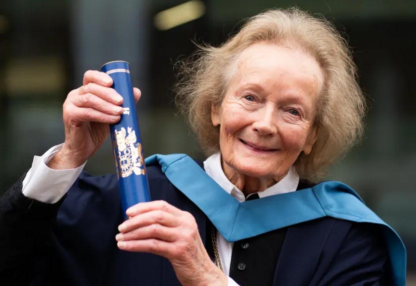 90 years old Great-grandmother graduates from university