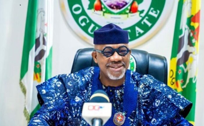 Ogun Gov Awards N8.5m To Top Graduating Students At OOU