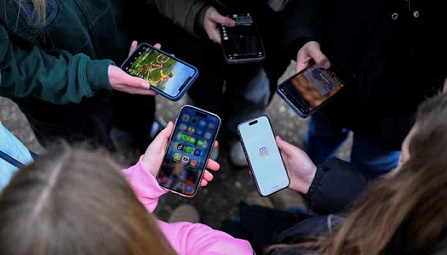 UAE Bans Social Media For Under-15s