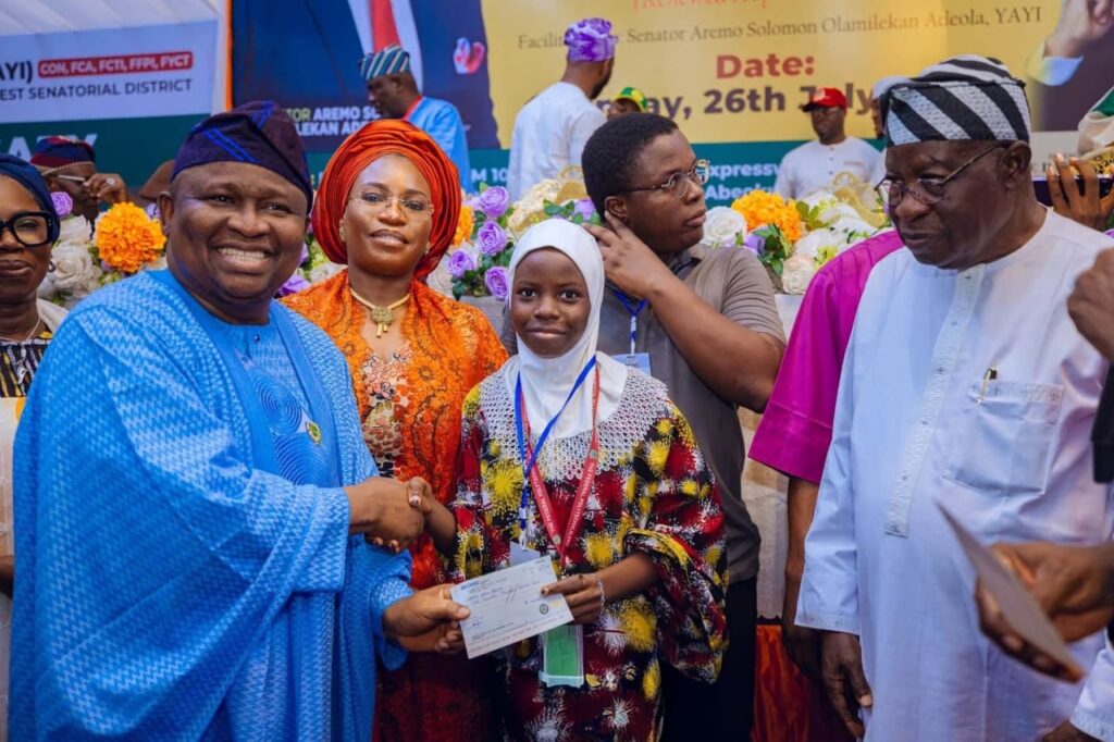 Senator Adeola Yayi Awards Scholarships to 5,312 Ogun Indigent Students